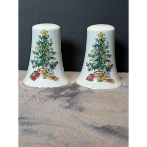 Vintage Lefton salt and pepper shakers Christmas‎ tree Holly retro cottage Farm